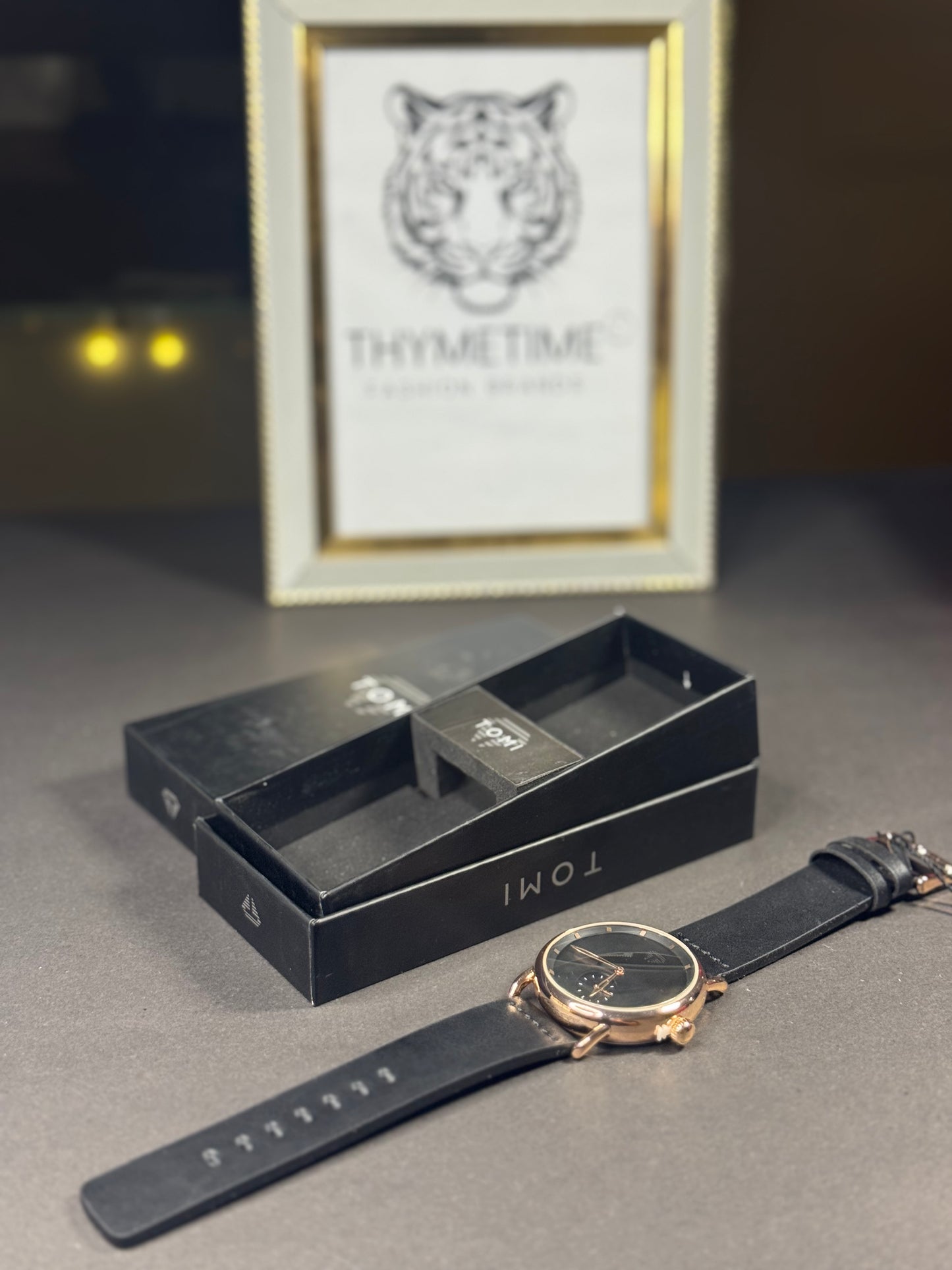 Tomi Minimalist: Rose Gold & Black