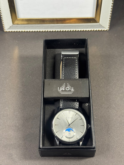 Tomi Classic Silver: Black Leather Edition