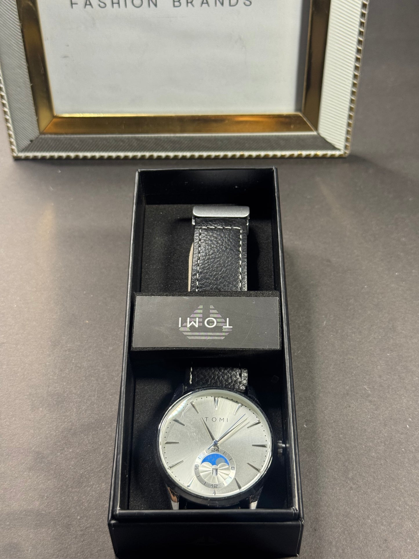Tomi Classic Silver: Black Leather Edition