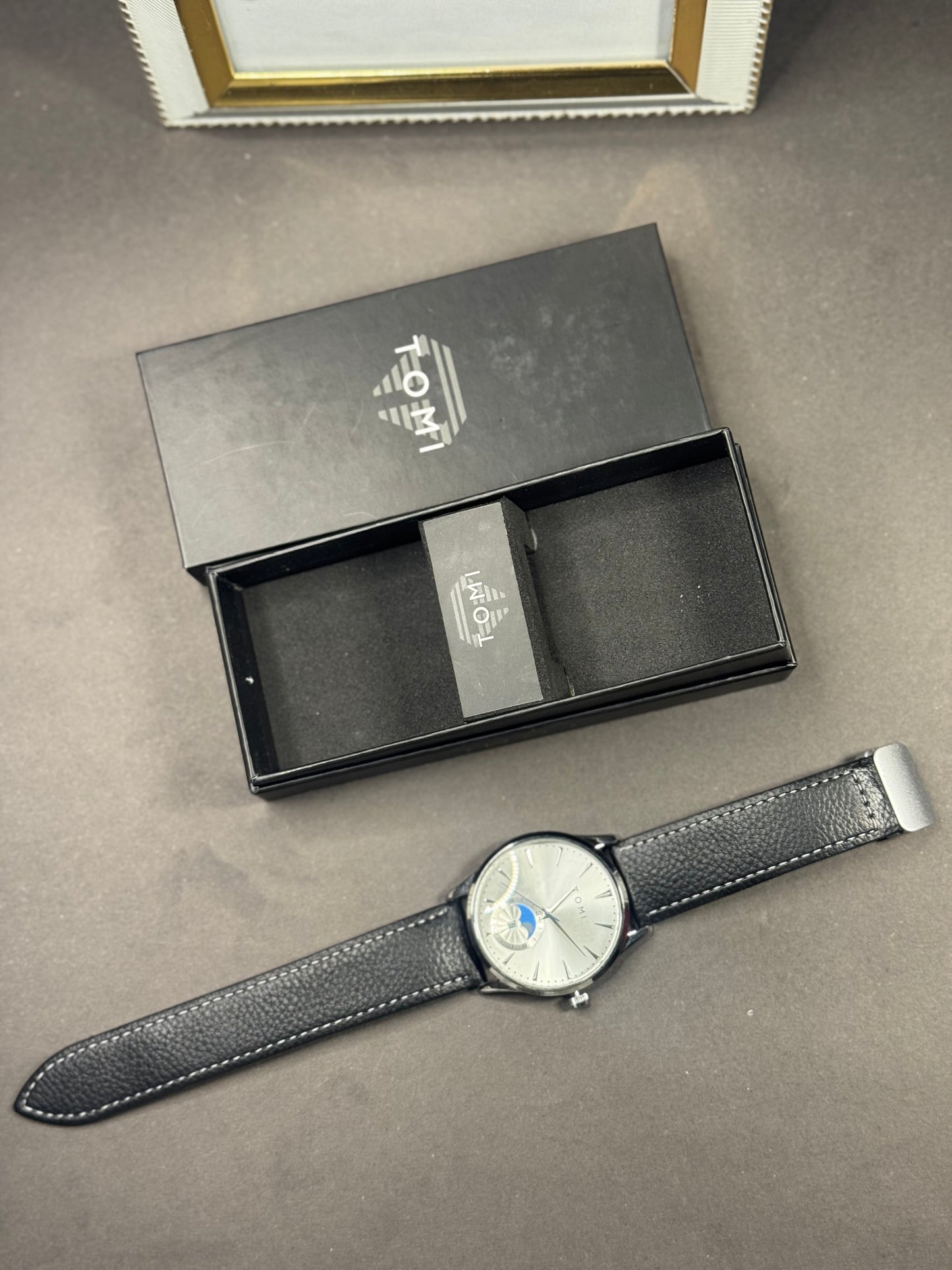 Tomi Classic Silver: Black Leather Edition