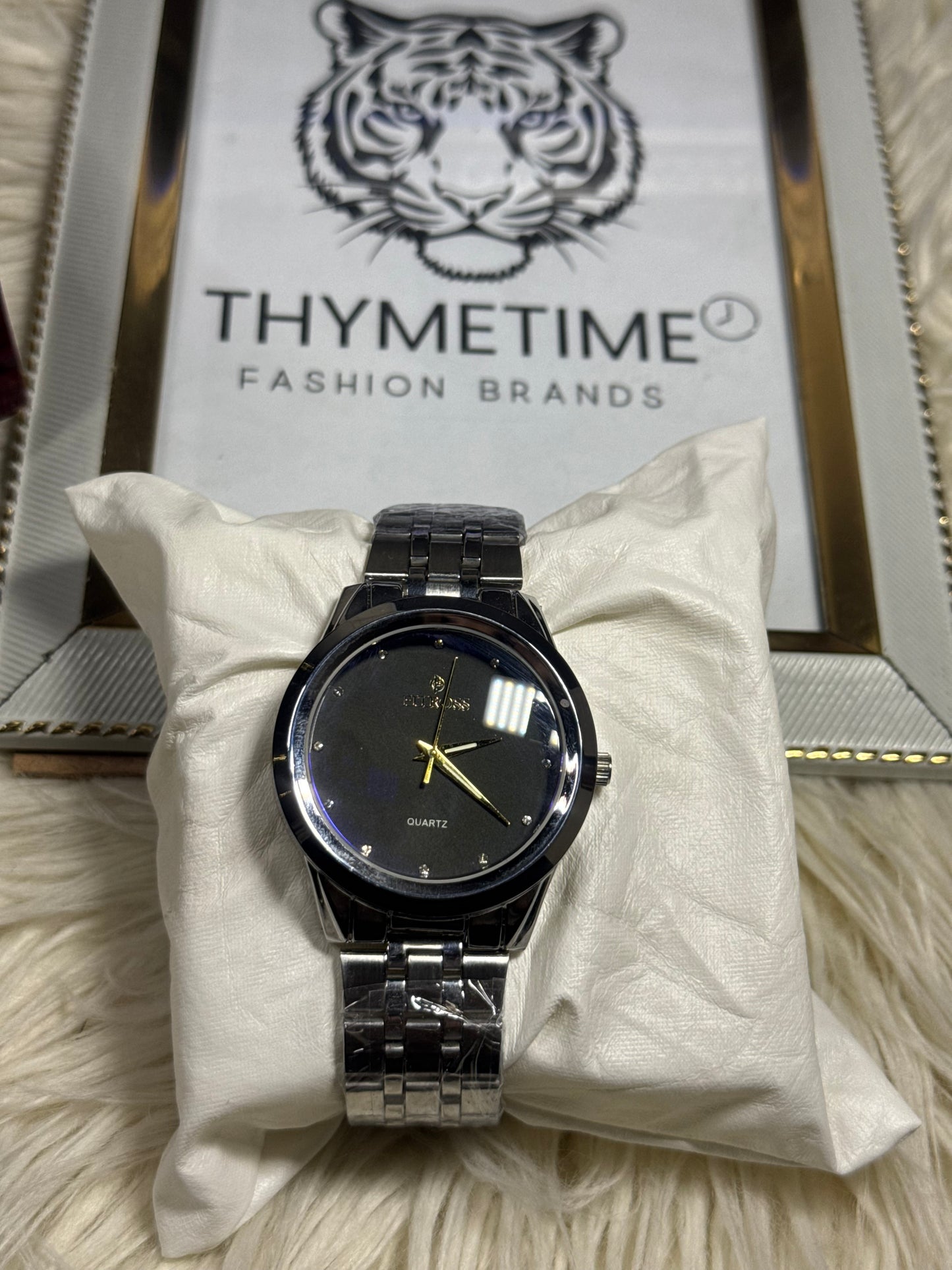 Pitilos Quartz: All-Black Elegance