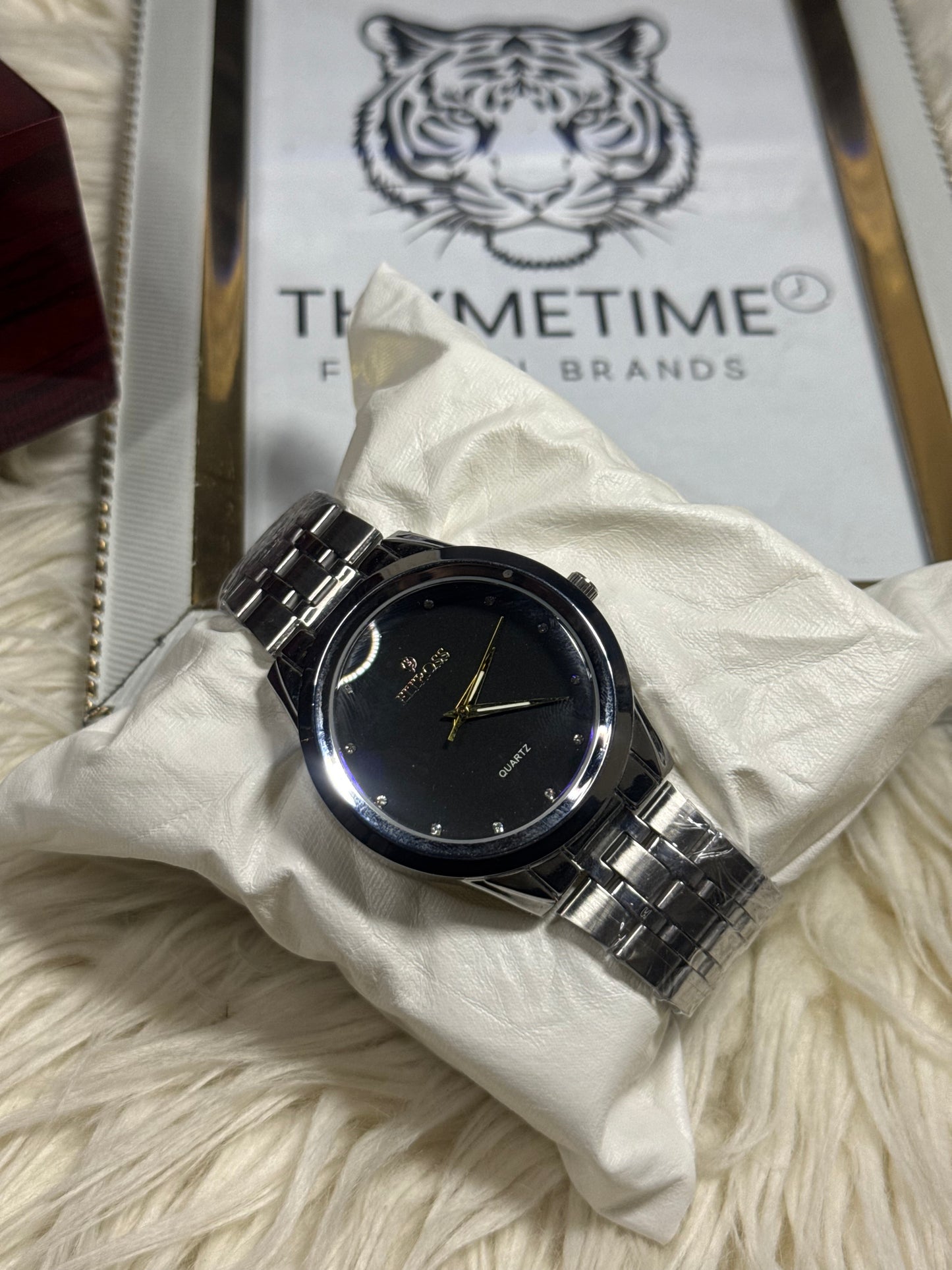 Pitilos Quartz: All-Black Elegance